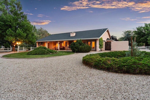 977 Kristin St, Chino Valley, AZ 86323 - ranch-style house with gravel driveway