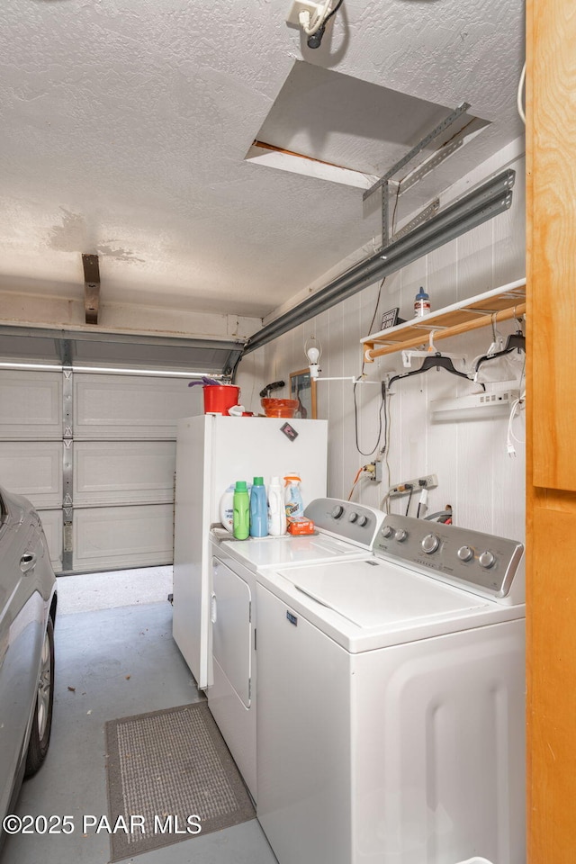 11009 E Lariat Ln, Dewey-Humboldt, AZ 86327 - laundry room featuring separate washer and dryer, a garage, and a textured ceiling