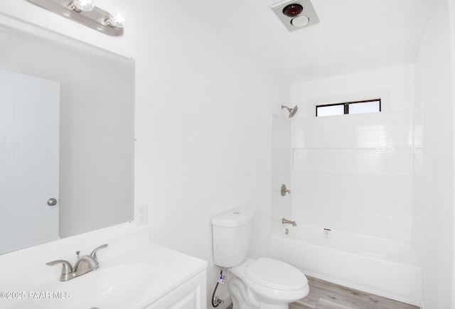 3924 N Taylor Dr, Prescott Valley, AZ 86314 - full bath featuring vanity, shower / bath combination, and wood finished floors