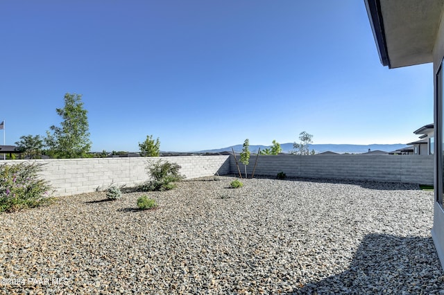 view of yard with a mountain view