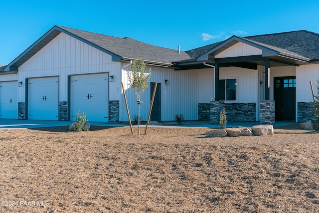 view of front of house featuring a garage