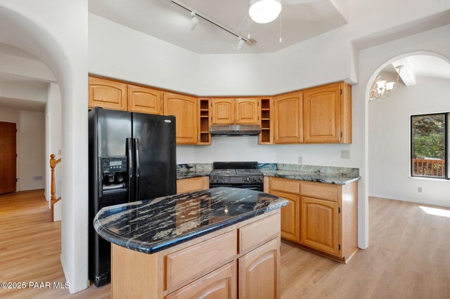 1893 Forest Vw, Prescott, AZ 86305 - kitchen with black appliances, under cabinet range hood, rail lighting, light wood-style floors, and a ceiling fan