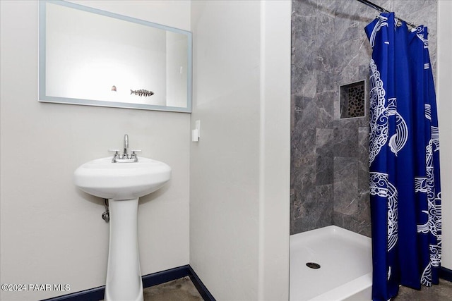 7420 E Reins Ct, Prescott Valley, AZ 86314 - bathroom featuring a stall shower