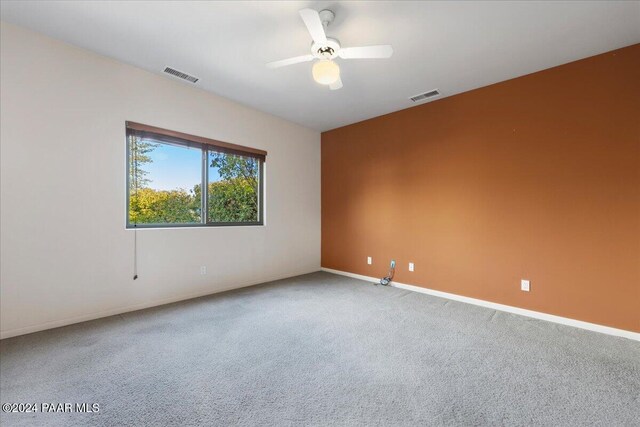 unfurnished room featuring carpet flooring and ceiling fan