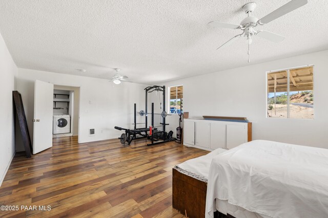 8910 S Steven Trl, Kirkland, AZ 86332 - bedroom with washer / clothes dryer, wood finished floors, a textured ceiling, multiple windows, and ceiling fan