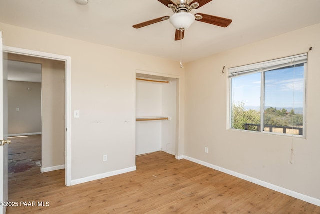 7555 W Wexford Dr, Wilhoit, AZ 86332 - unfurnished bedroom featuring light wood-style flooring, a closet, and a ceiling fan