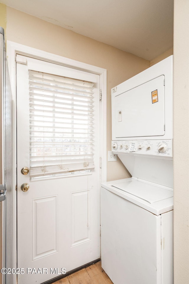 7555 W Wexford Dr, Wilhoit, AZ 86332 - laundry room featuring stacked washer / dryer and light wood-style flooring