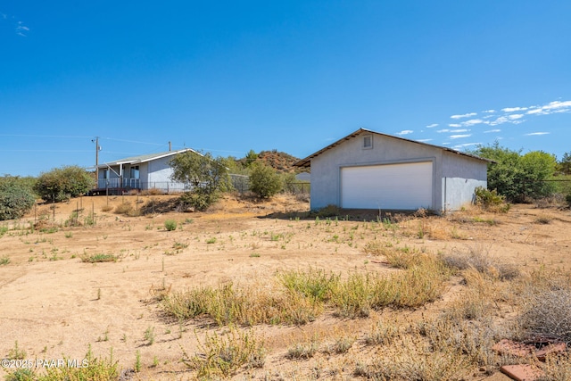 7555 W Wexford Dr, Wilhoit, AZ 86332 - view of front of home featuring a detached garage and an outdoor structure