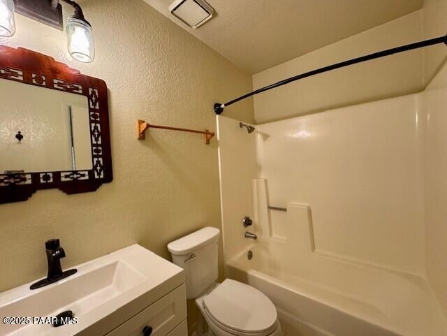 3169 Dome Rock Pl Unit 12A, Prescott, AZ 86301 - bathroom featuring a textured wall, toilet, vanity, and bathing tub / shower combination