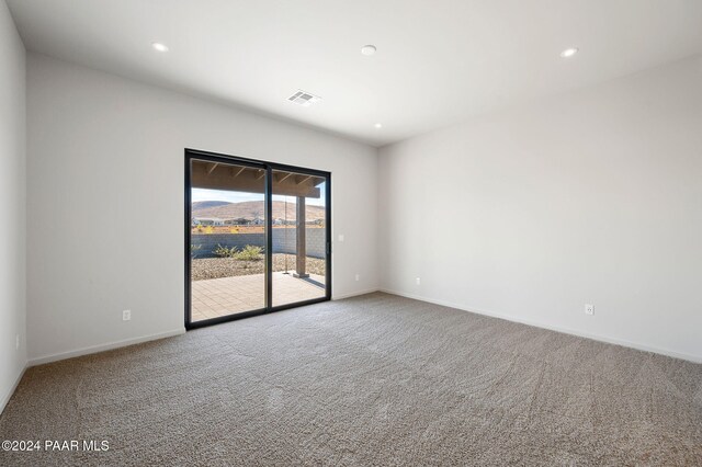 unfurnished room with carpet flooring