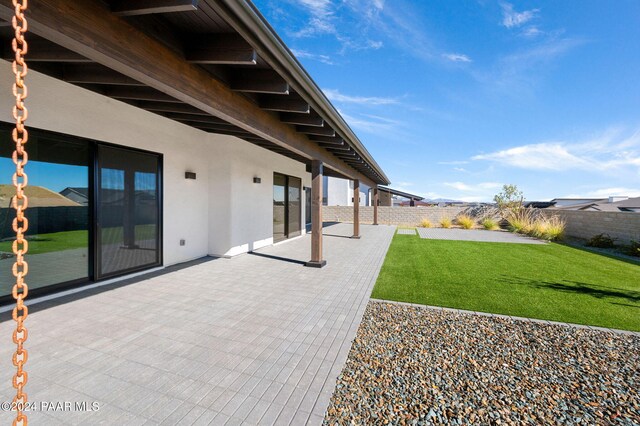 view of yard with a patio