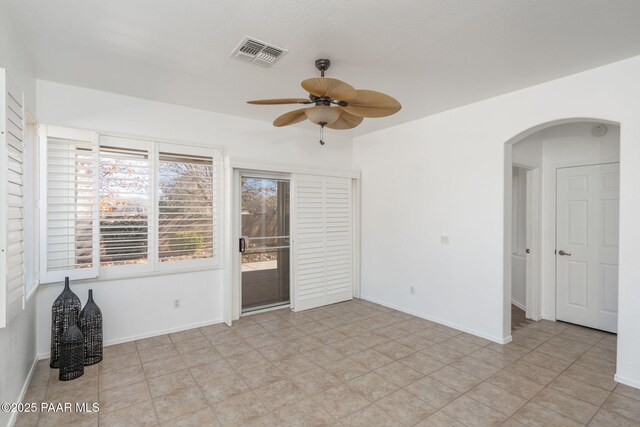 unfurnished room with ceiling fan