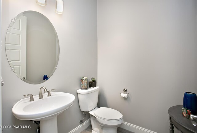12312 N Otto Cir, Prescott, AZ 86305 - bathroom featuring baseboards, toilet, and a sink