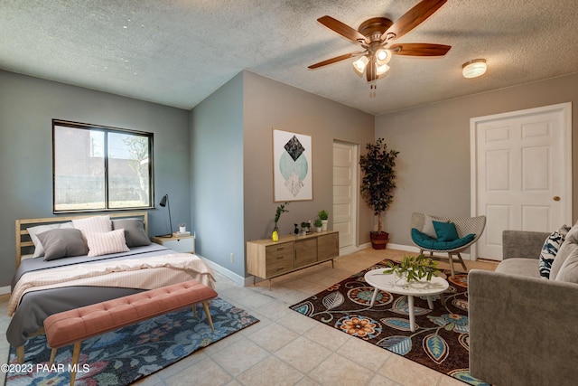 bedroom featuring ceiling fan and a textured ceiling