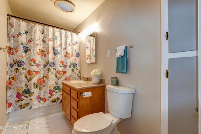 full bathroom with shower / bath combination with curtain, vanity, and toilet