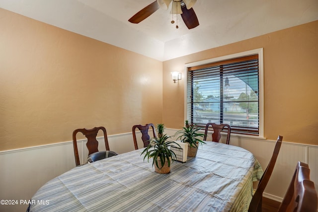 dining room with ceiling fan