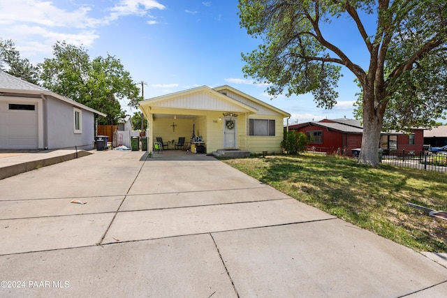 view of front of home with a front lawn