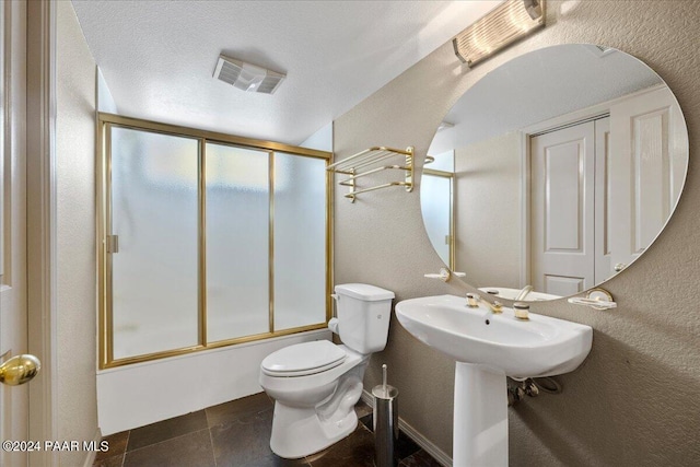 414 N Fitzmaurice Dr, Prescott, AZ 86303 - bathroom with combined bath / shower with glass door, visible vents, toilet, and a textured wall