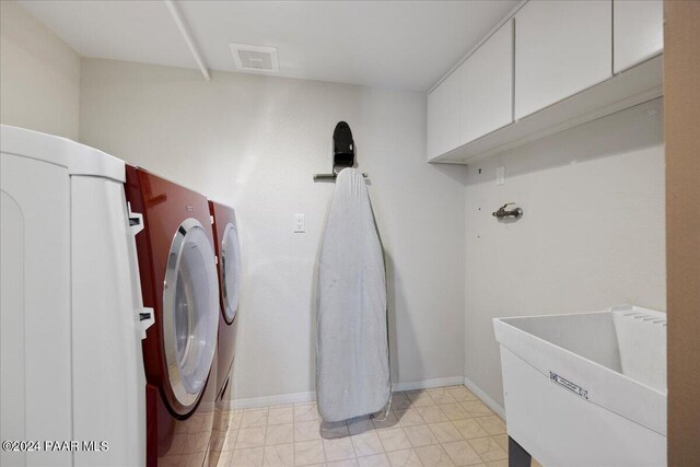414 N Fitzmaurice Dr, Prescott, AZ 86303 - clothes washing area featuring baseboards, visible vents, cabinet space, and a sink