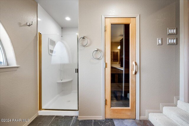 414 N Fitzmaurice Dr, Prescott, AZ 86303 - bathroom featuring baseboards, a textured wall, and a stall shower