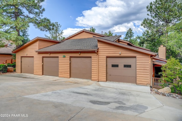 253 Creekside Cir Unit B, Prescott, AZ 86303 - garage featuring concrete driveway