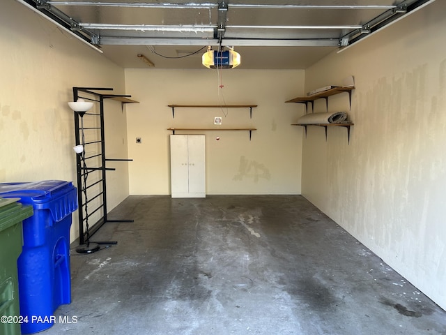 253 Creekside Cir Unit B, Prescott, AZ 86303 - garage with a garage door opener