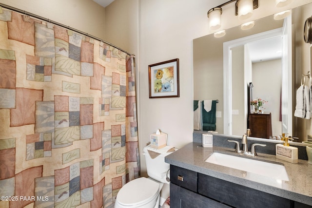 bathroom with a shower with shower curtain, vanity, and toilet