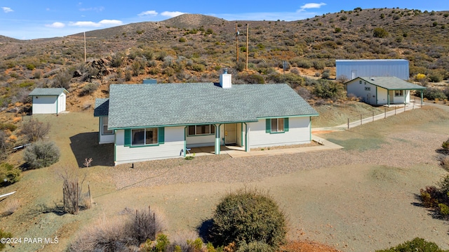 view of front of home with a mountain view and an outbuilding