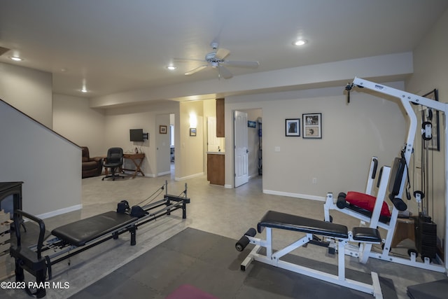 workout room with baseboards, recessed lighting, and ceiling fan
