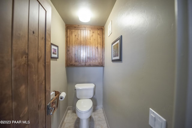 bathroom with visible vents, toilet, tile patterned flooring, and baseboards