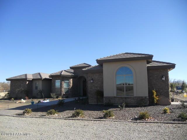 view of front facade with stone siding and stucco siding