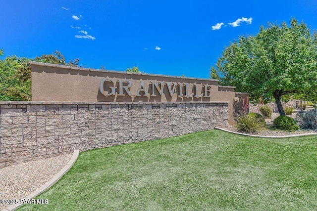 community / neighborhood sign featuring a lawn
