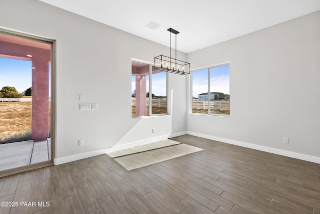 spare room with a chandelier