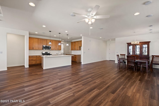 7912 Huckleberry Trl, Prescott Valley, AZ 86315 - unfurnished living room featuring recessed lighting, dark wood-style floors, baseboards, and a ceiling fan