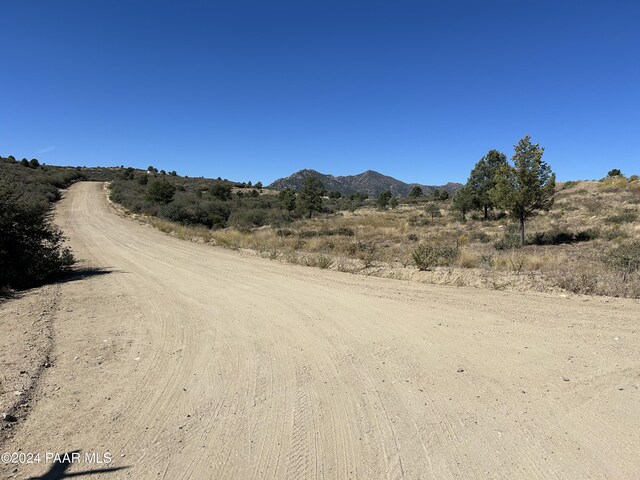 17424 S Juniper Dr, Peeples Valley, AZ 86332