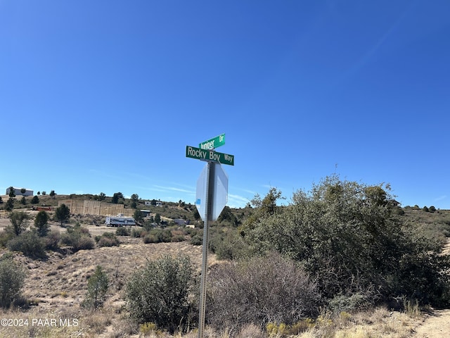 17424 S Juniper Dr, Peeples Valley, AZ 86332