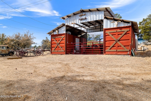 view of outdoor structure with an outbuilding and an exterior structure