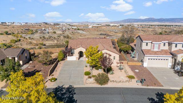 drone / aerial view featuring a mountain view