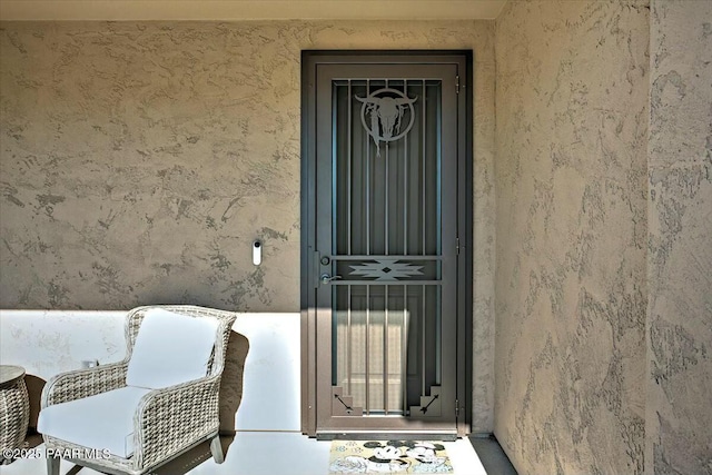 property entrance featuring stucco siding