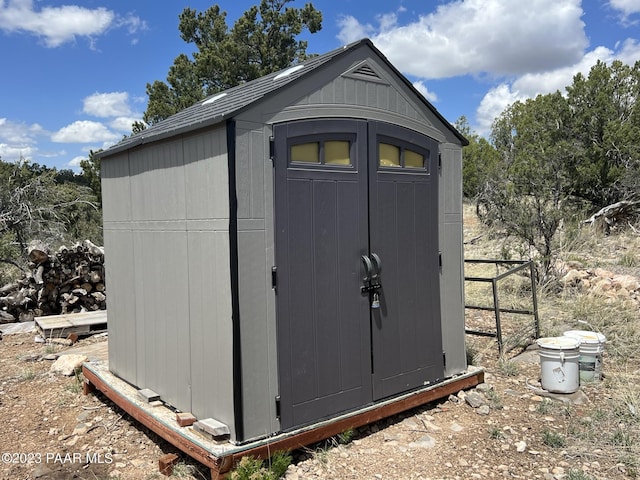 view of outbuilding