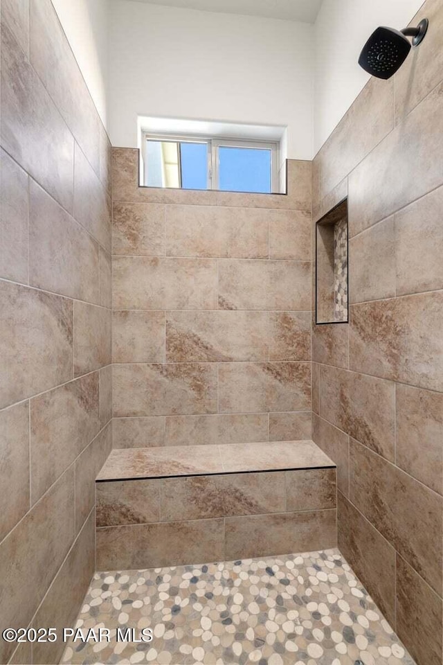 bathroom featuring a tile shower