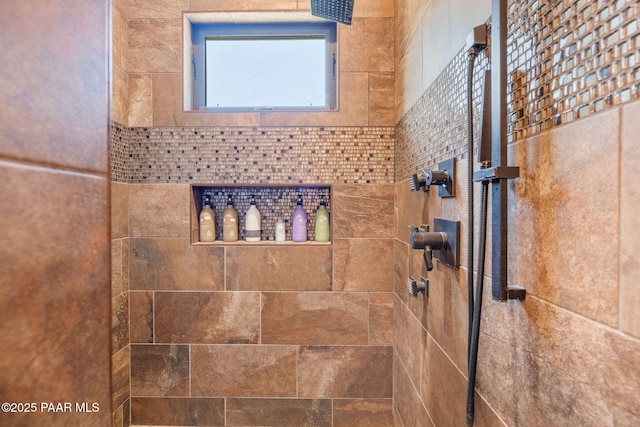 965 Northwood Loop, Prescott, AZ 86303 - bathroom with a tile shower