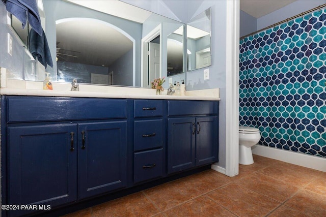 1525 Salida Del Sol, Chino Valley, AZ 86323 - full bathroom featuring curtained shower, toilet, double vanity, tile patterned flooring, and baseboards