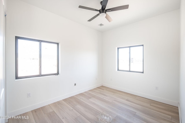 empty room featuring light hardwood / wood-style flooring and ceiling fan