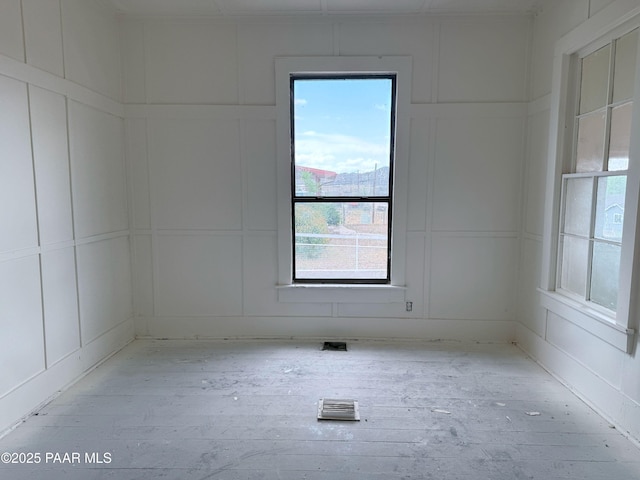 12972 E Main St, Dewey-Humboldt, AZ 86329 - unfurnished room featuring a decorative wall and plenty of natural light