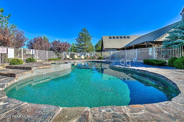 view of swimming pool