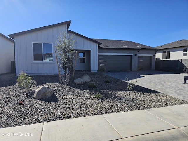 view of front of property featuring a garage