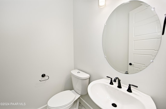 12290 N Thrine Cir, Prescott, AZ 86305 - bathroom featuring baseboards, a sink, and toilet