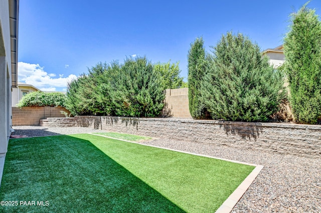 view of yard featuring a fenced backyard