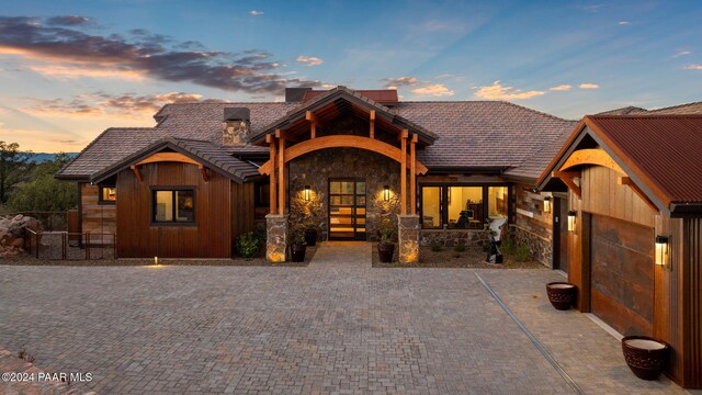 view of front facade featuring a garage